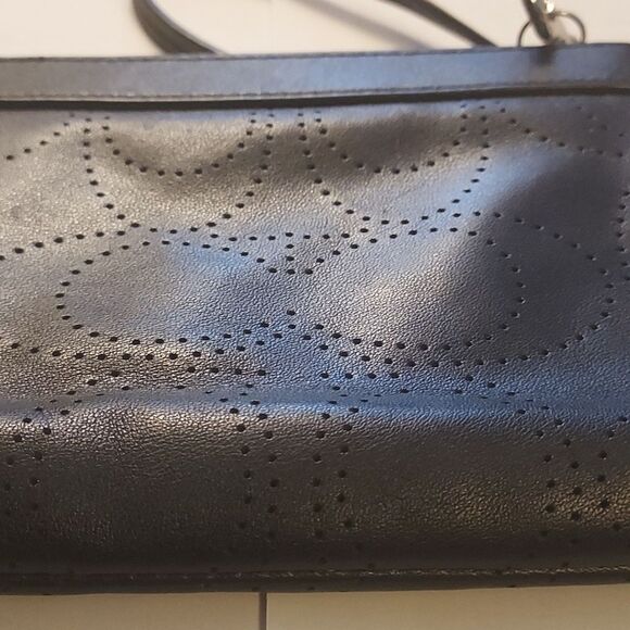 Coach black leather wristlet wallet signature kissing C leather - Picture 8 of 12